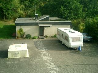 Wohnhaus von oben, Wasser l�uft nicht ab!