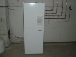 Gastherme mit Warmwasserspeicher